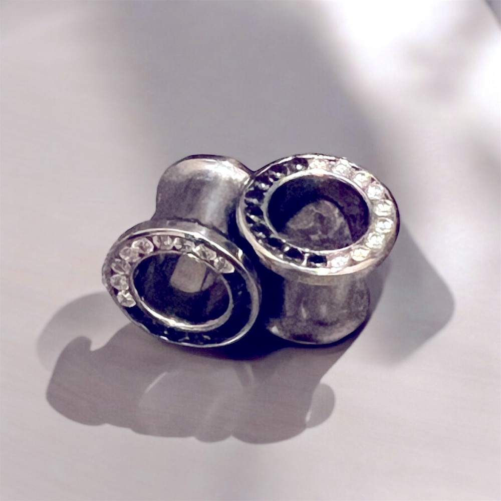 Anatometal Titanium Multi-Gem Eyelet (unisex)